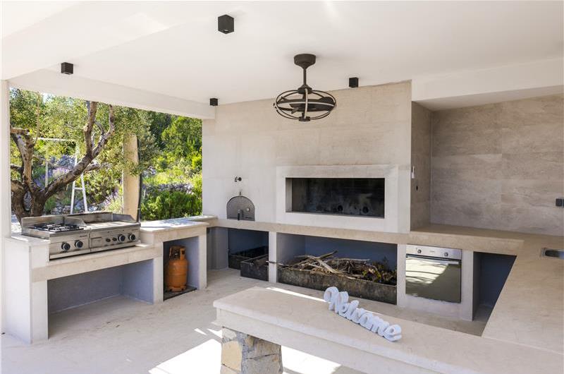 Luxury 5 Bedroom Beachfront Villa near Dubrovnik, Sleeps 11-12