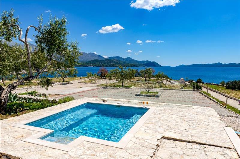 Luxury 5 Bedroom Beachfront Villa near Dubrovnik, Sleeps 11-12
