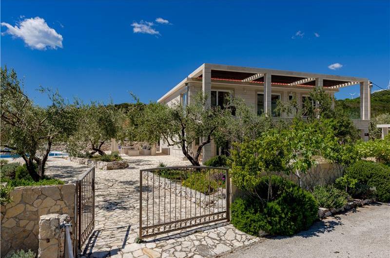 Luxury 5 Bedroom Beachfront Villa near Dubrovnik, Sleeps 11-12