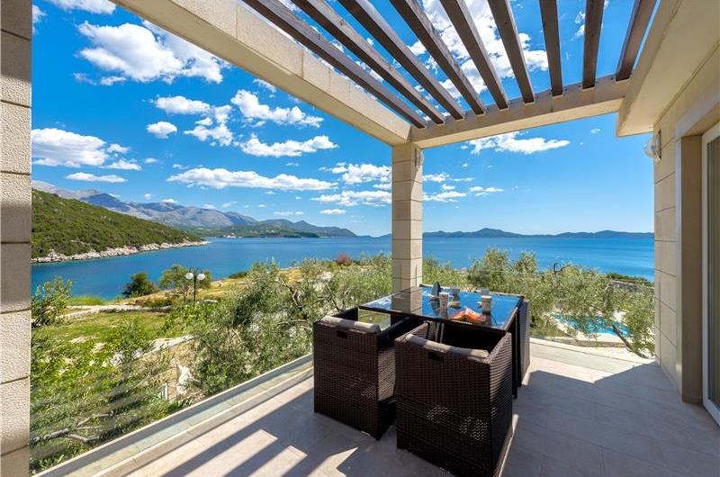 Luxury 5 Bedroom Beachfront Villa near Dubrovnik, Sleeps 11-12