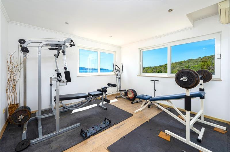 Luxury 5 Bedroom Beachfront Villa near Dubrovnik, Sleeps 11-12