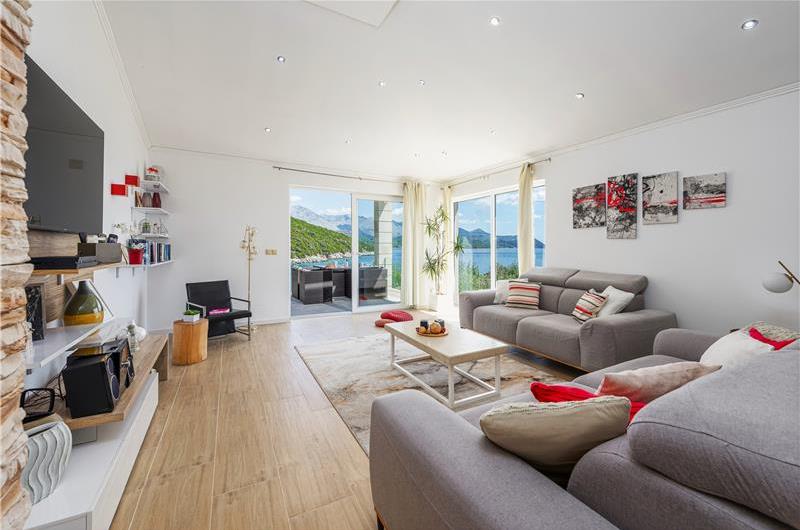 Luxury 5 Bedroom Beachfront Villa near Dubrovnik, Sleeps 11-12