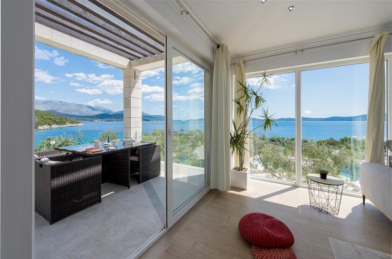 Luxury 5 Bedroom Beachfront Villa near Dubrovnik, Sleeps 11-12