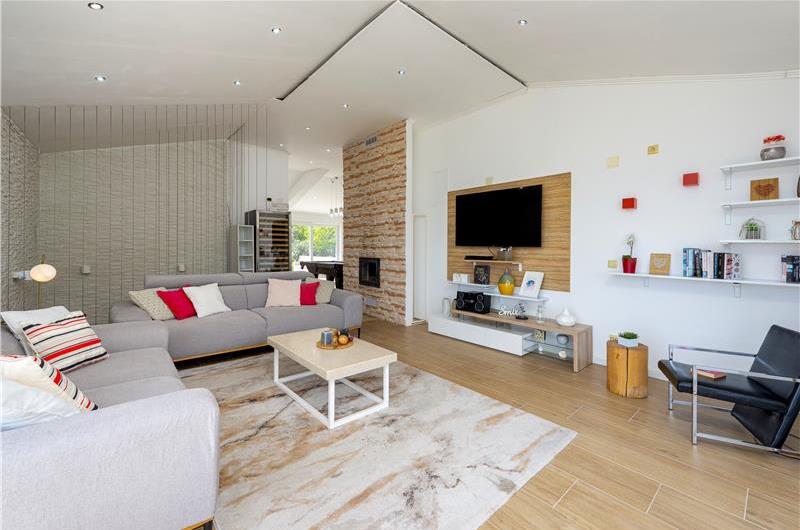 Luxury 5 Bedroom Beachfront Villa near Dubrovnik, Sleeps 11-12