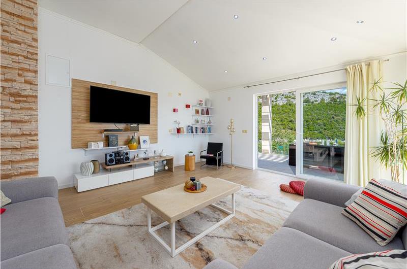 Luxury 5 Bedroom Beachfront Villa near Dubrovnik, Sleeps 11-12