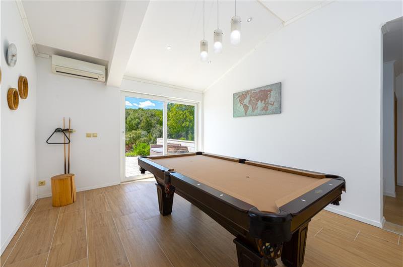 Luxury 5 Bedroom Beachfront Villa near Dubrovnik, Sleeps 11-12