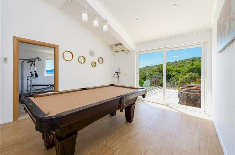 Luxury 5 Bedroom Beachfront Villa near Dubrovnik, Sleeps 11-12