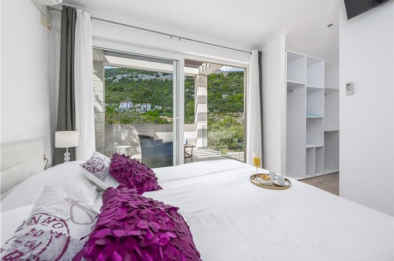 Luxury 5 Bedroom Beachfront Villa near Dubrovnik, Sleeps 11-12