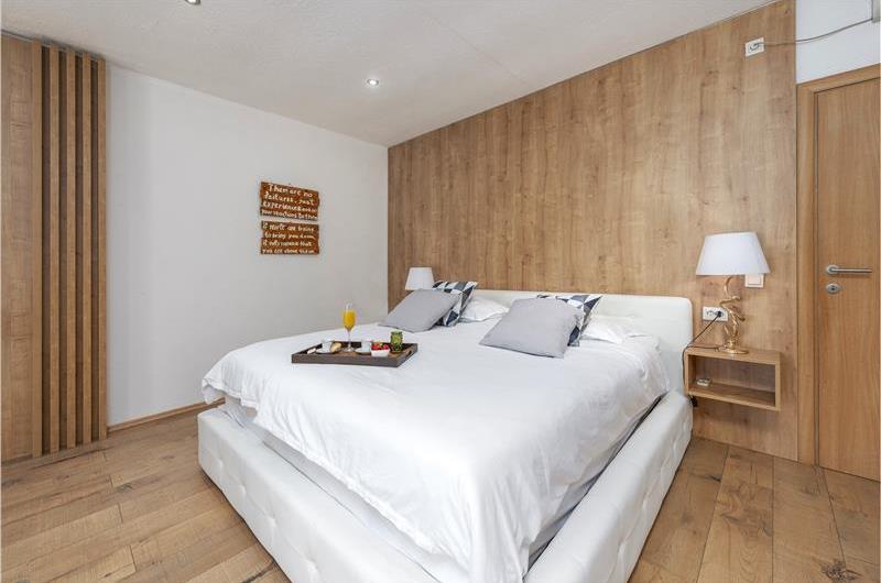 Luxury 5 Bedroom Beachfront Villa near Dubrovnik, Sleeps 11-12