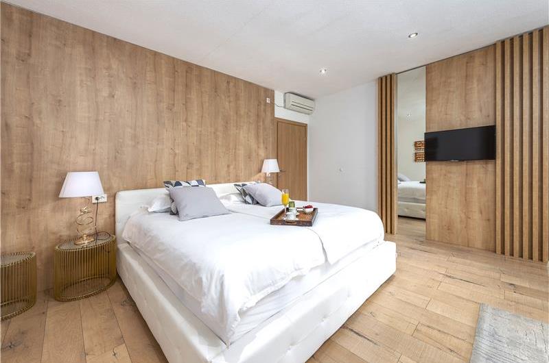 Luxury 5 Bedroom Beachfront Villa near Dubrovnik, Sleeps 11-12