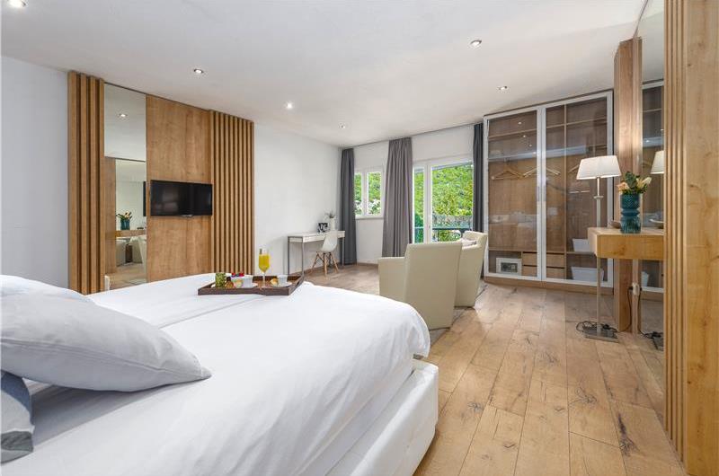 Luxury 5 Bedroom Beachfront Villa near Dubrovnik, Sleeps 11-12