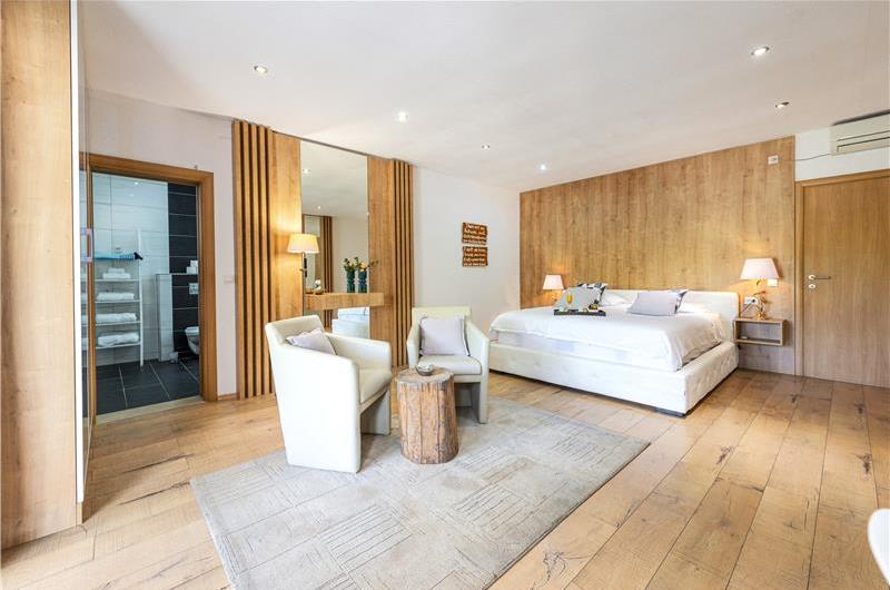 Luxury 5 Bedroom Beachfront Villa near Dubrovnik, Sleeps 11-12