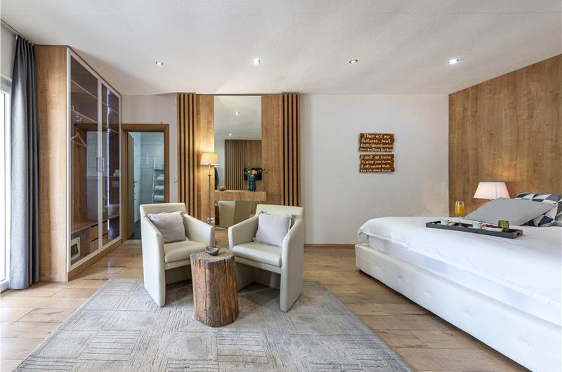 Luxury 5 Bedroom Beachfront Villa near Dubrovnik, Sleeps 11-12