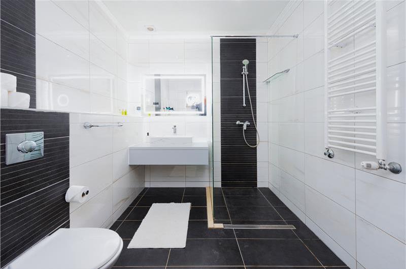 Luxury 5 Bedroom Beachfront Villa near Dubrovnik, Sleeps 11-12