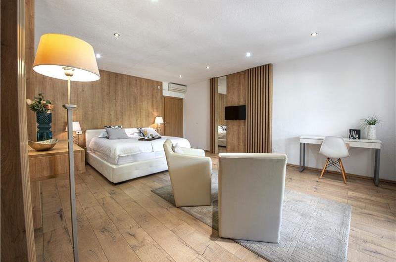 Luxury 5 Bedroom Beachfront Villa near Dubrovnik, Sleeps 11-12