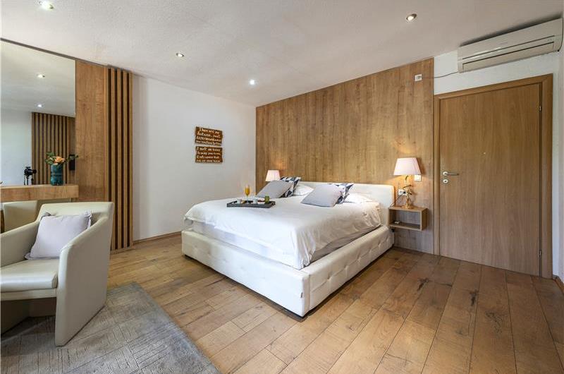 Luxury 5 Bedroom Beachfront Villa near Dubrovnik, Sleeps 11-12