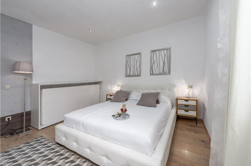 Luxury 5 Bedroom Beachfront Villa near Dubrovnik, Sleeps 11-12