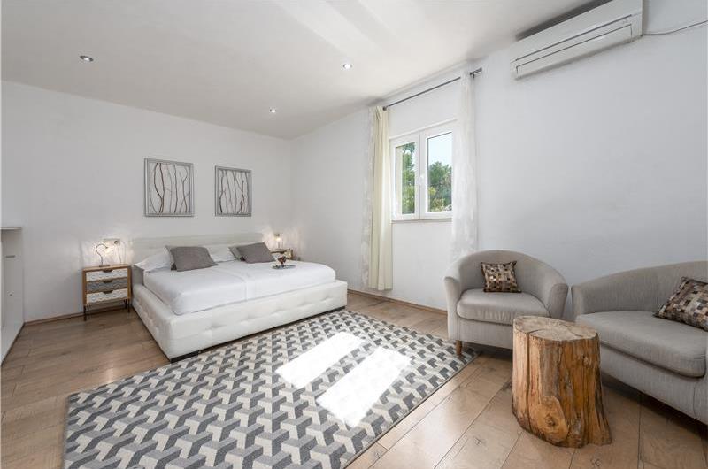 Luxury 5 Bedroom Beachfront Villa near Dubrovnik, Sleeps 11-12