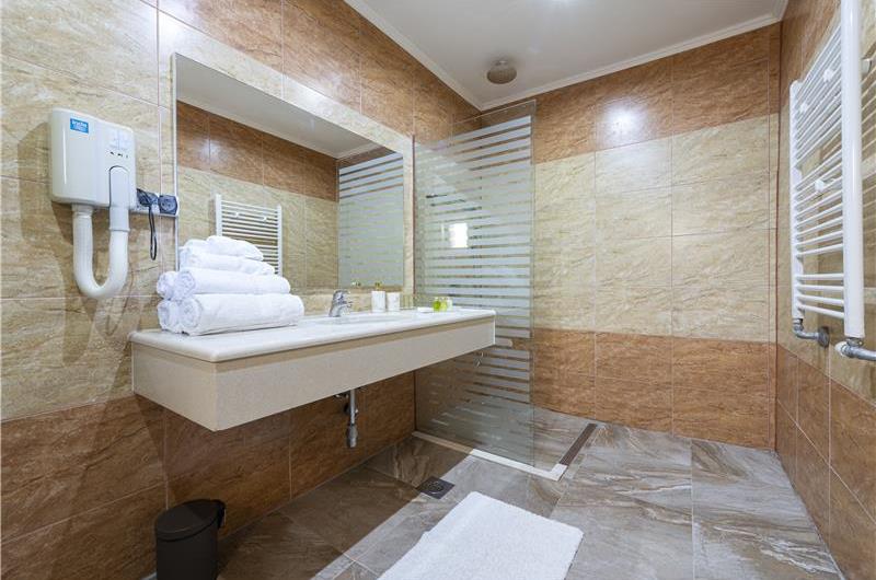 Luxury 5 Bedroom Beachfront Villa near Dubrovnik, Sleeps 11-12