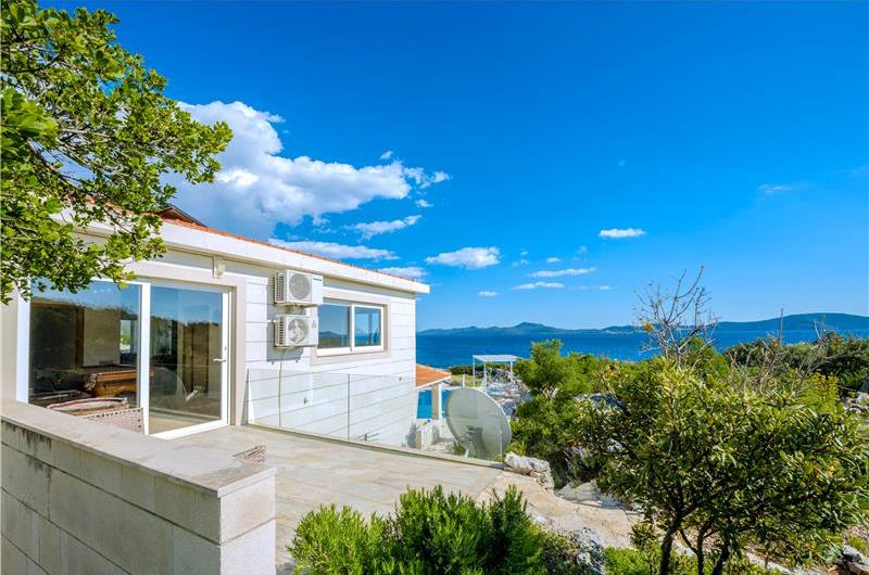 Luxury 5 Bedroom Beachfront Villa near Dubrovnik, Sleeps 11-12