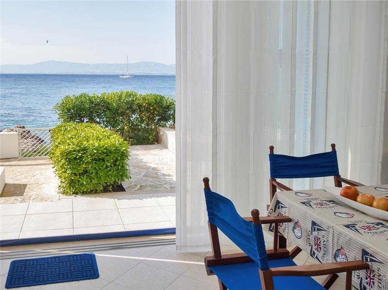 Beachfront villa in Supetar, photograph 9