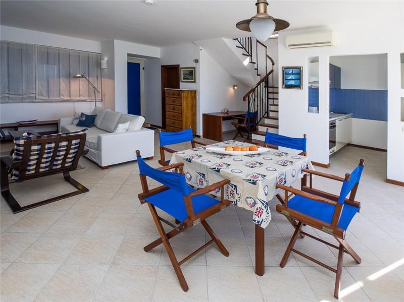 Beachfront villa in Supetar, photograph 5