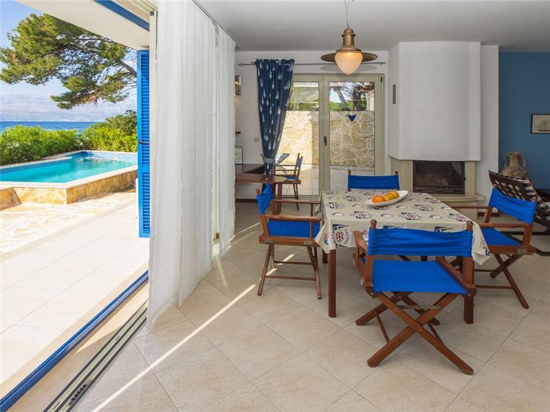 Beachfront villa in Supetar, photograph 6