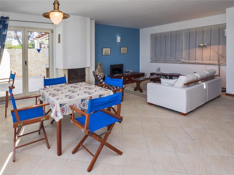 Beachfront villa in Supetar, photograph 4