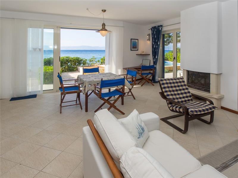 Beachfront villa in Supetar, photograph 8