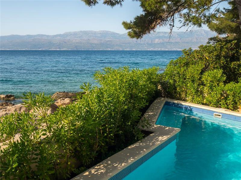 Beachfront villa in Supetar, photograph 24