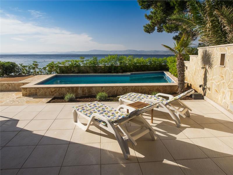 Beachfront villa in Supetar, photograph 23