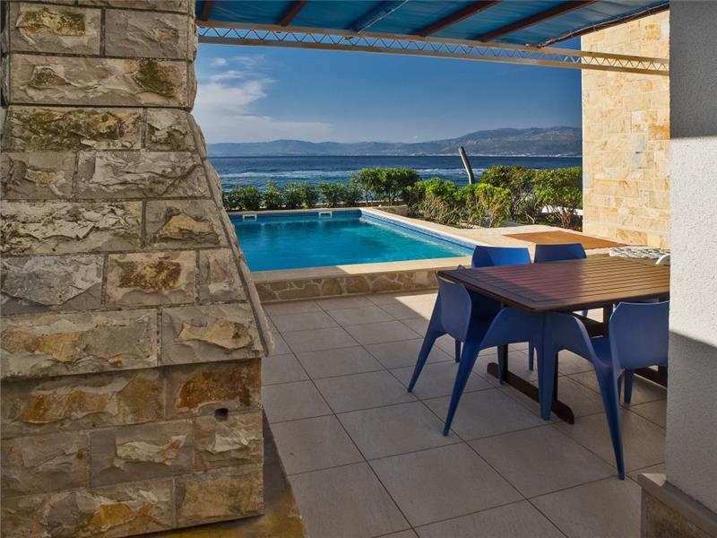 Beachfront villa in Supetar, photograph 20