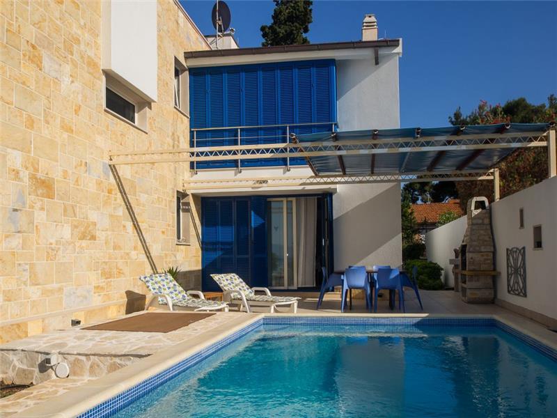 Beachfront villa in Supetar, photograph 19