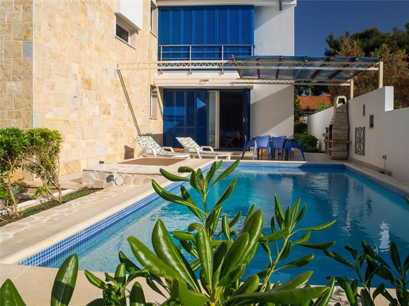Beachfront villa in Supetar, photograph 21