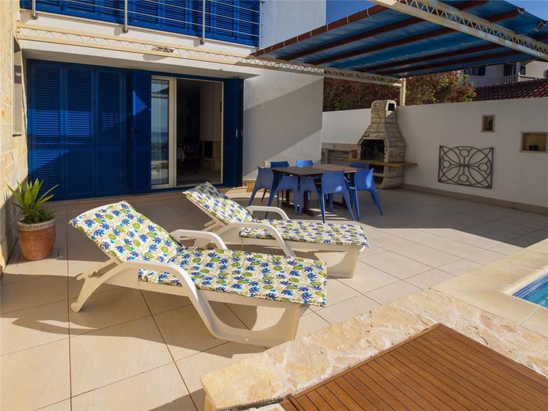 Beachfront villa in Supetar, photograph 22