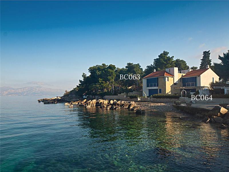 Beachfront villa in Supetar, photograph 2
