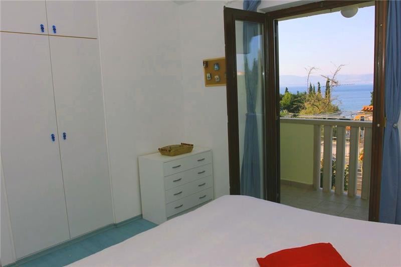 Beachfront villa in Supetar, photograph 10