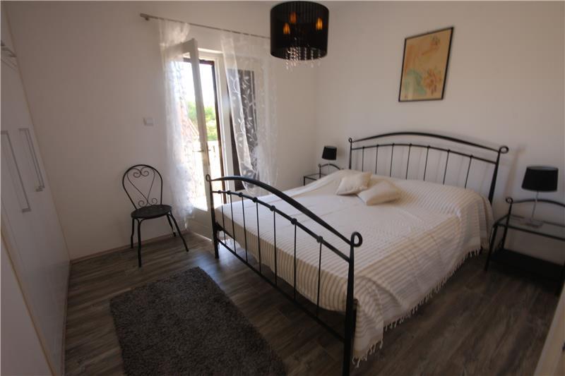 Beachfront villa in Supetar, photograph 14