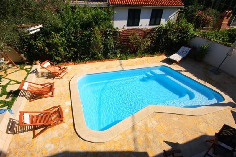 Beachfront villa in Supetar, photograph 2