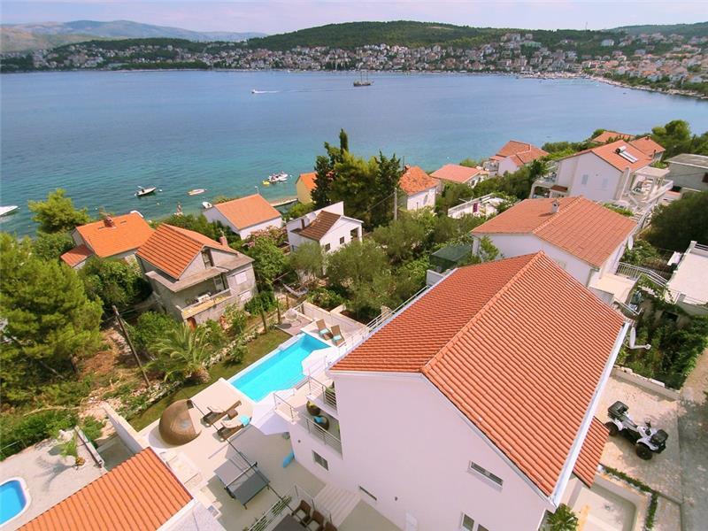 Sea-view villa in Ciovo, photograph 1