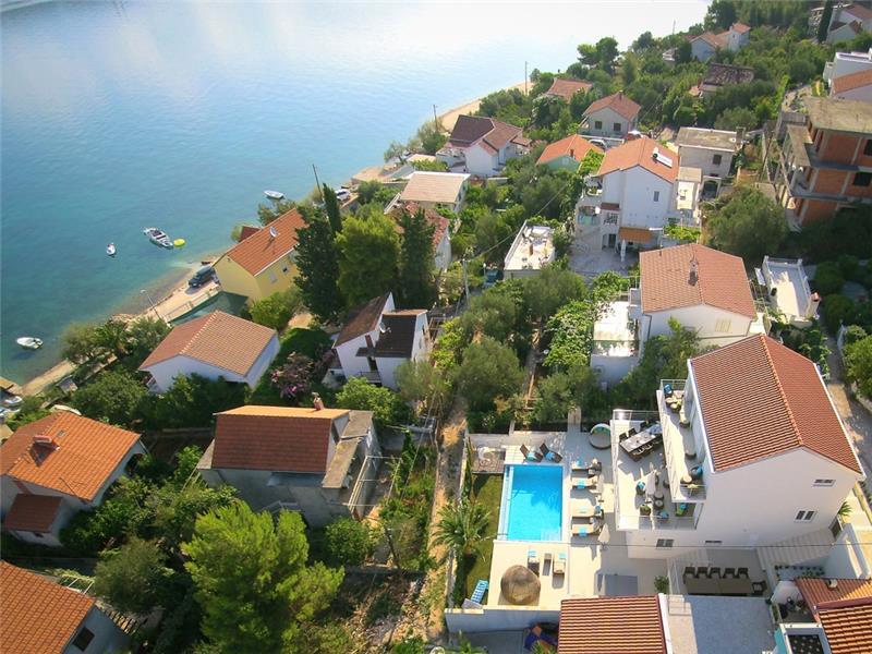 Sea-view villa in Ciovo, photograph 3