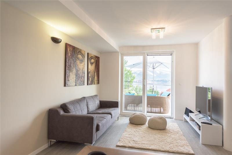Sea-view villa in Ciovo, photograph 6
