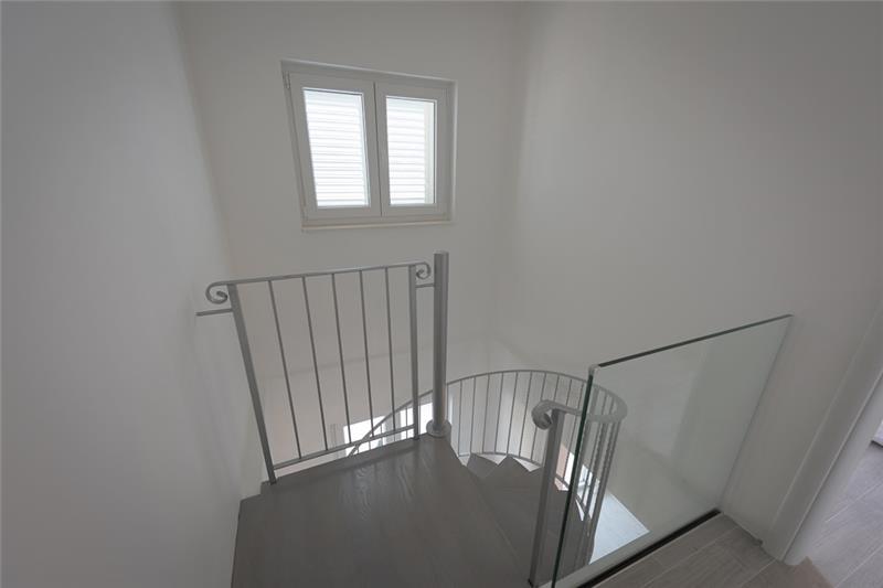 Sea-view villa in Ciovo, photograph 15