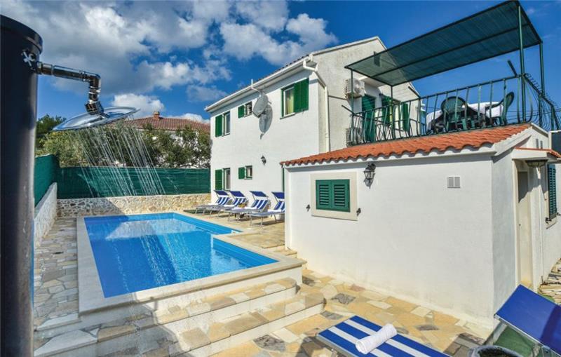 Beachfront villa in Solta Island, photograph 15