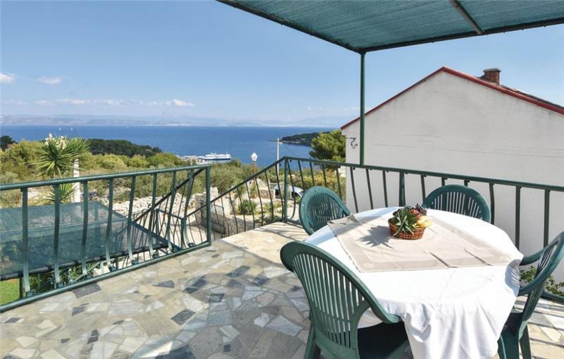 Beachfront villa in Solta Island, photograph 16