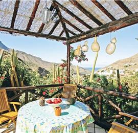 1 Bedroom Cottage with Shared Pool in Agaete, sleeps 2