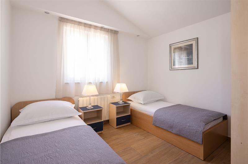6 Bedroom Waterfront Villa with Pool in Uvala Ljubljeva near Trogir, Sleeps 12-13