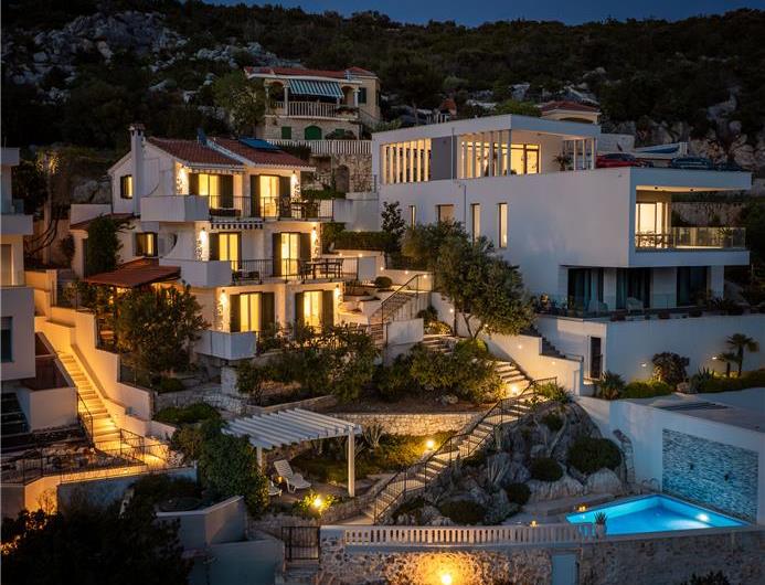 6 Bedroom Waterfront Villa with Pool in Uvala Ljubljeva near Trogir, Sleeps 12-13