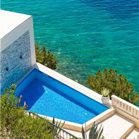 6 Bedroom Waterfront Villa with Pool in Uvala Ljubljeva nr Trogir, Sleeps 12-13