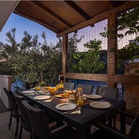 6 Bedroom Waterfront Villa with Pool in Uvala Ljubljeva nr Trogir, Sleeps 12-13
